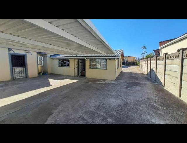 6 BEDROOM HOUSE FOR SALE IN UMLAZI M